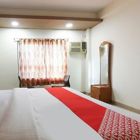 Oyo 43851 Hotel Virasat Māndu Exterior foto