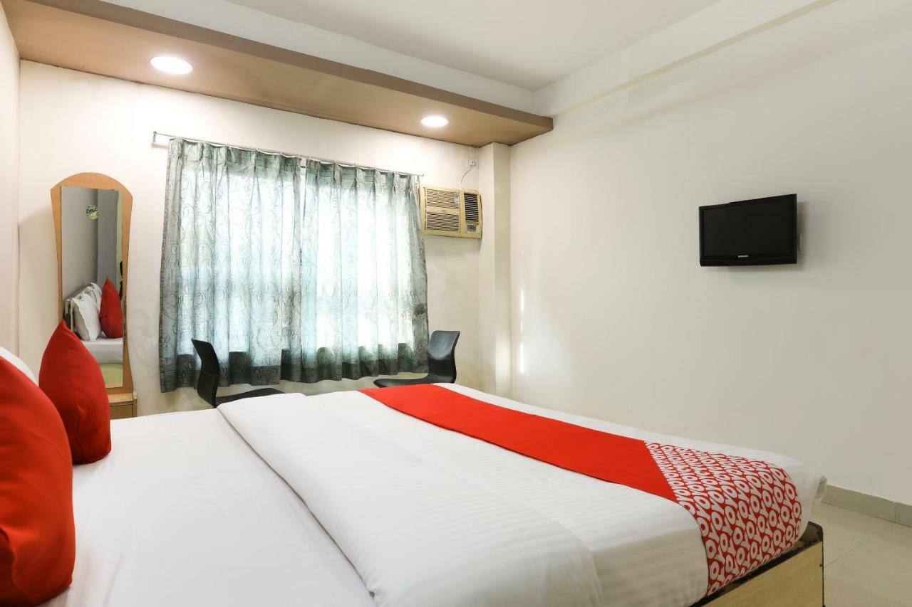 Oyo 43851 Hotel Virasat Māndu Exterior foto